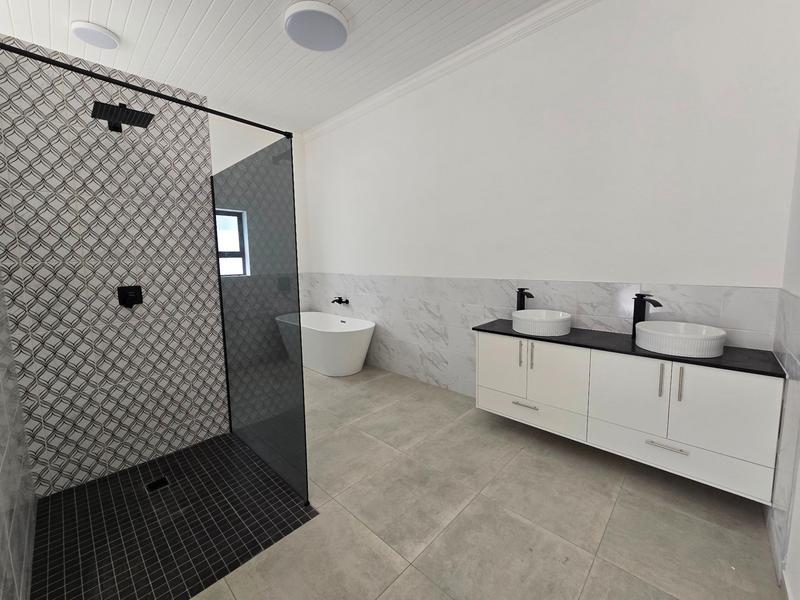 3 Bedroom Property for Sale in Britannia Bay Western Cape